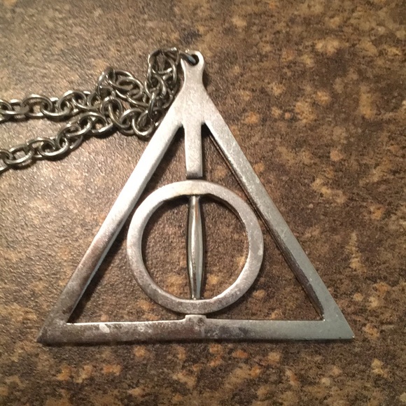 3/$100🎁 Harry Potter Deathly Hallows Necklace - Picture 5 of 7